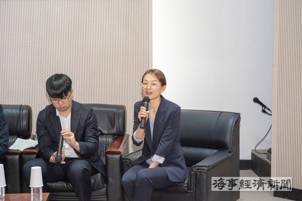 HMM 소속 김이슬 1항사
